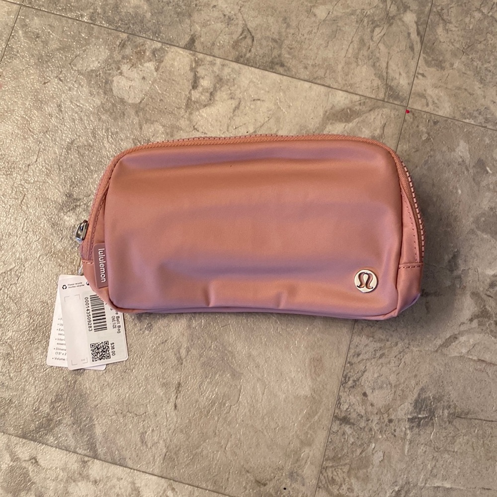 LuLuLemon everywhere belt bag